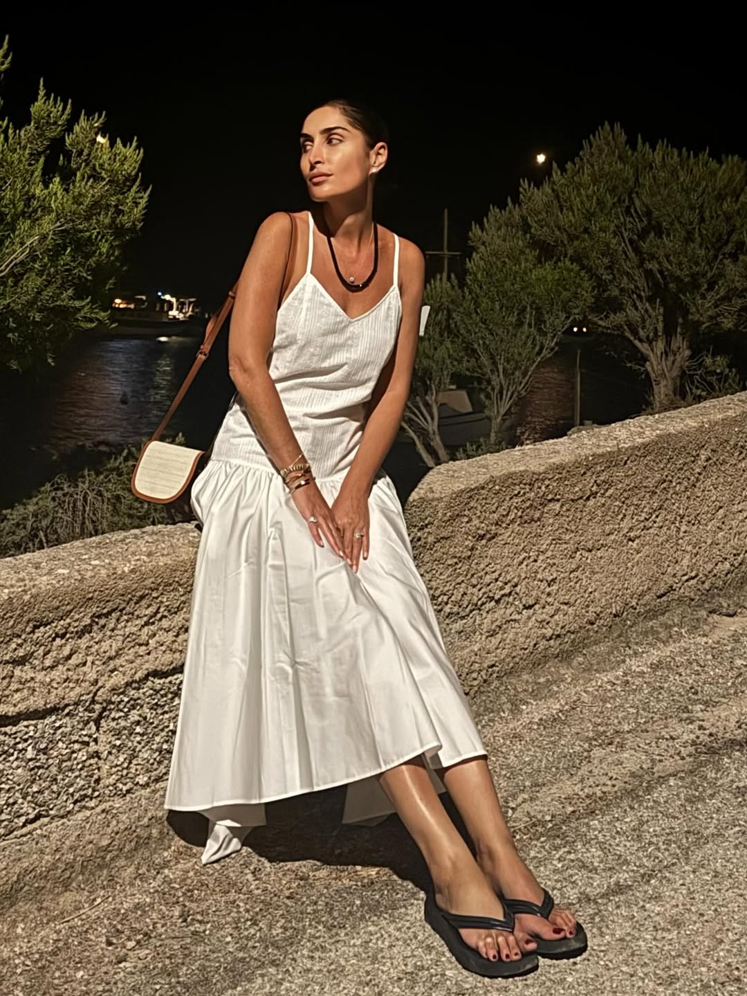 Забудьте про підбори: чому в'єтнамки стали наймоднішим взуттям літа 2025