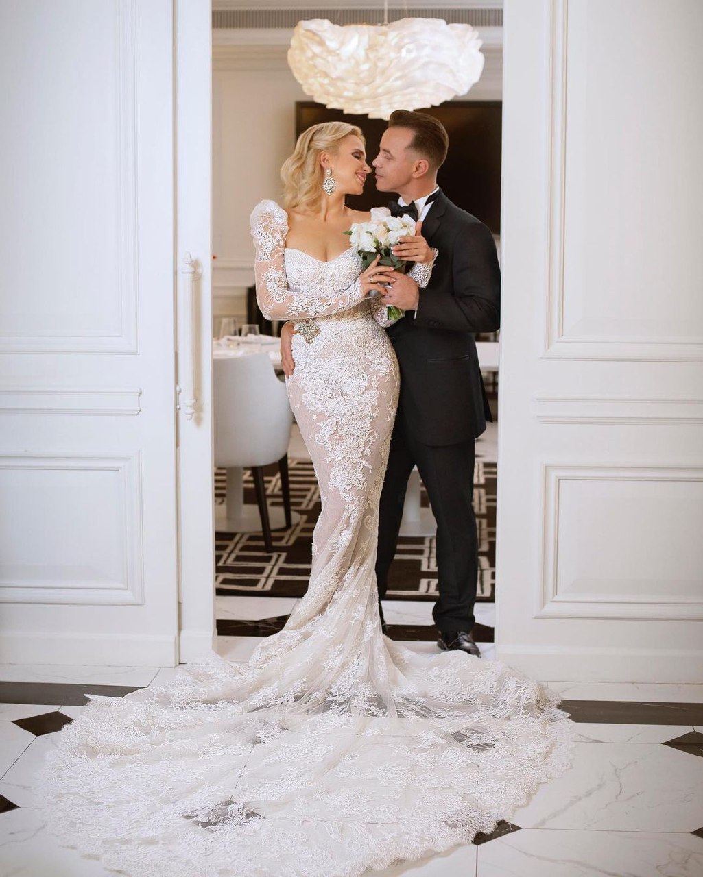 &quot;Мое величайшее счастье&quot;: Лилия Ребрик в свадебном платье очаровала красотой (фото)