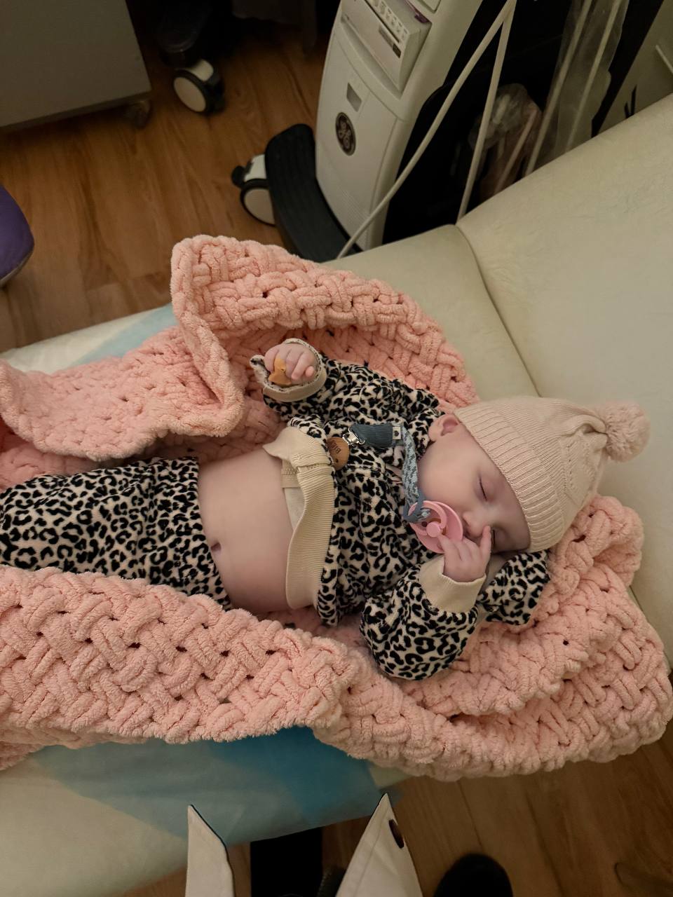 Блогерша-миллионница Верба оказалась в больнице с 4-месячной дочерью: что известно