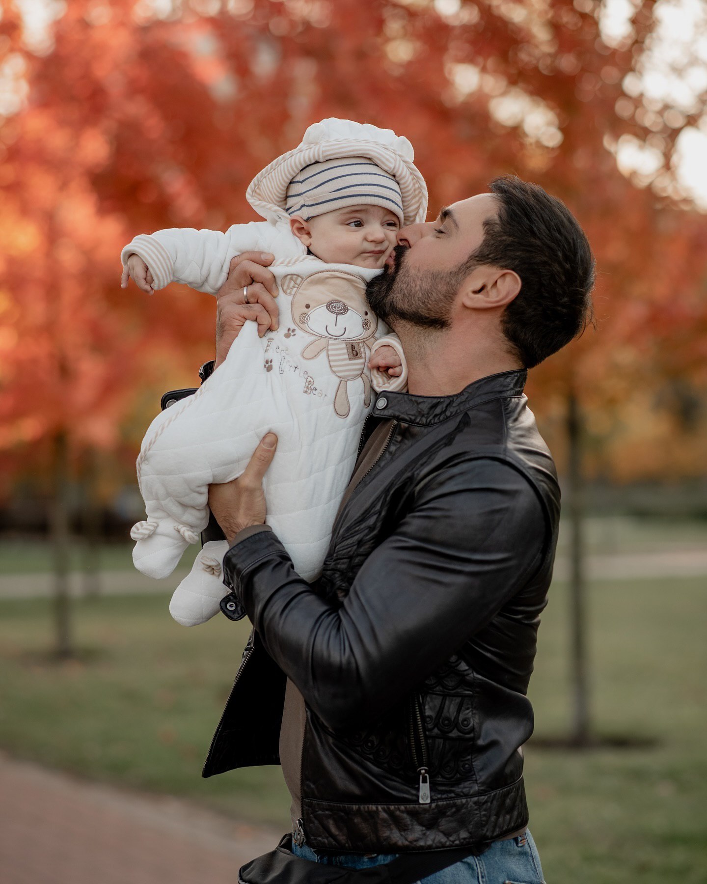 Виталий Козловский очаровал новыми фото с 8-месячным сыном: &quot;Наша первая осень вместе&quot;