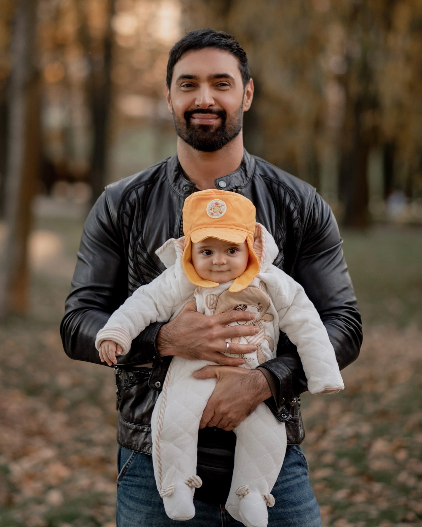 Виталий Козловский очаровал новыми фото с 8-месячным сыном: &quot;Наша первая осень вместе&quot;