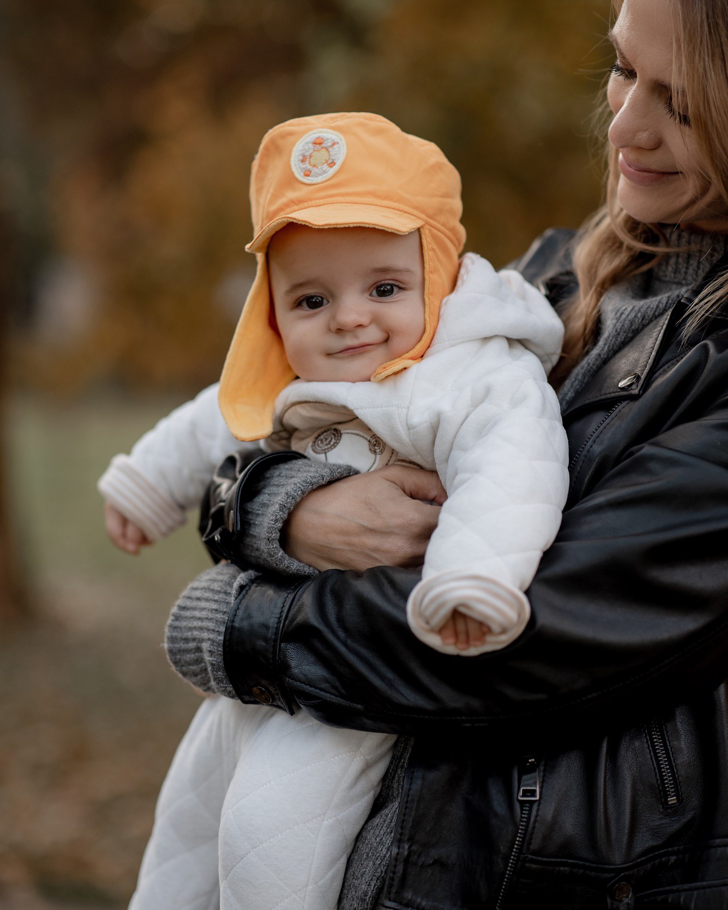 Виталий Козловский очаровал новыми фото с 8-месячным сыном: &quot;Наша первая осень вместе&quot;