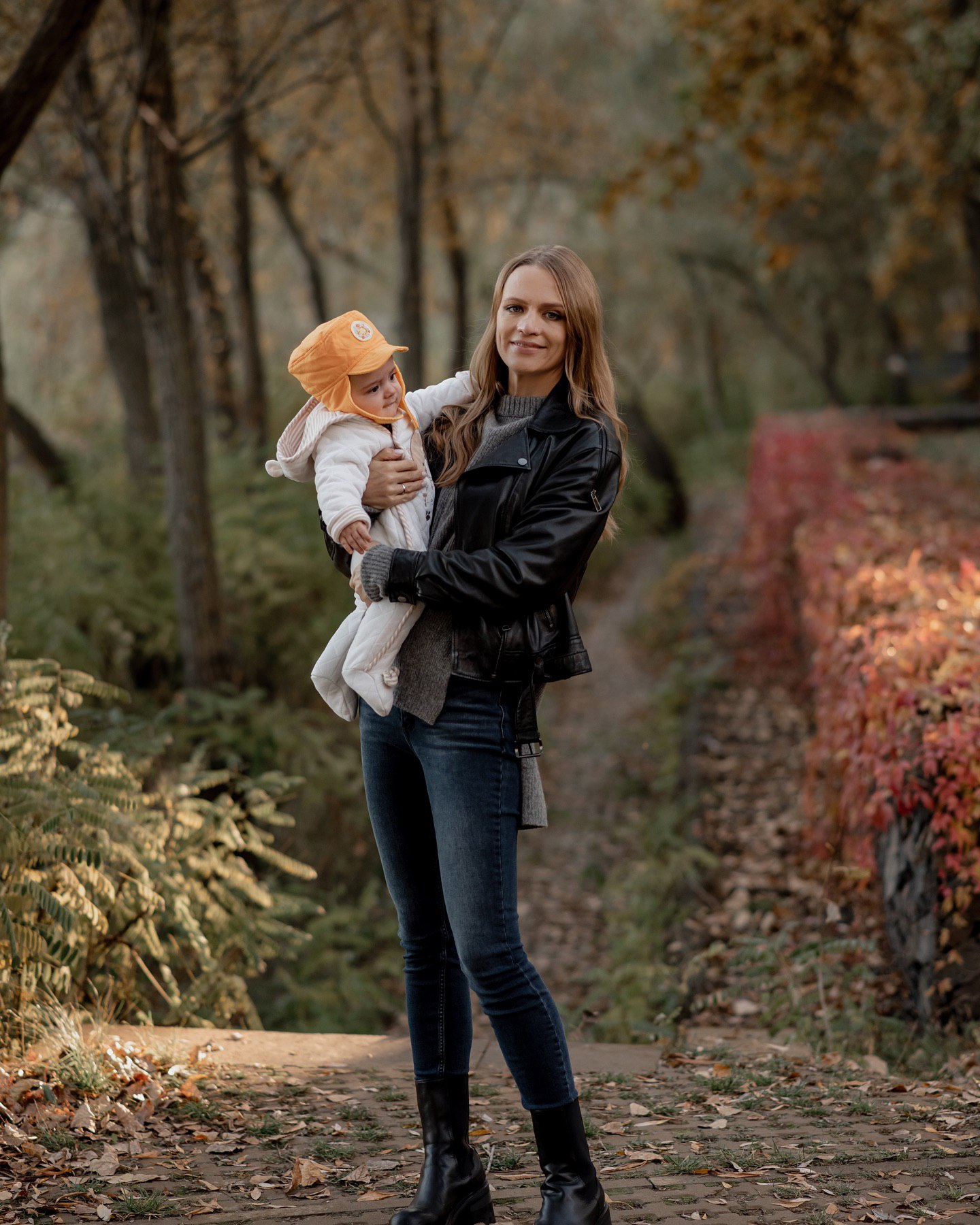 Виталий Козловский очаровал новыми фото с 8-месячным сыном: &quot;Наша первая осень вместе&quot;