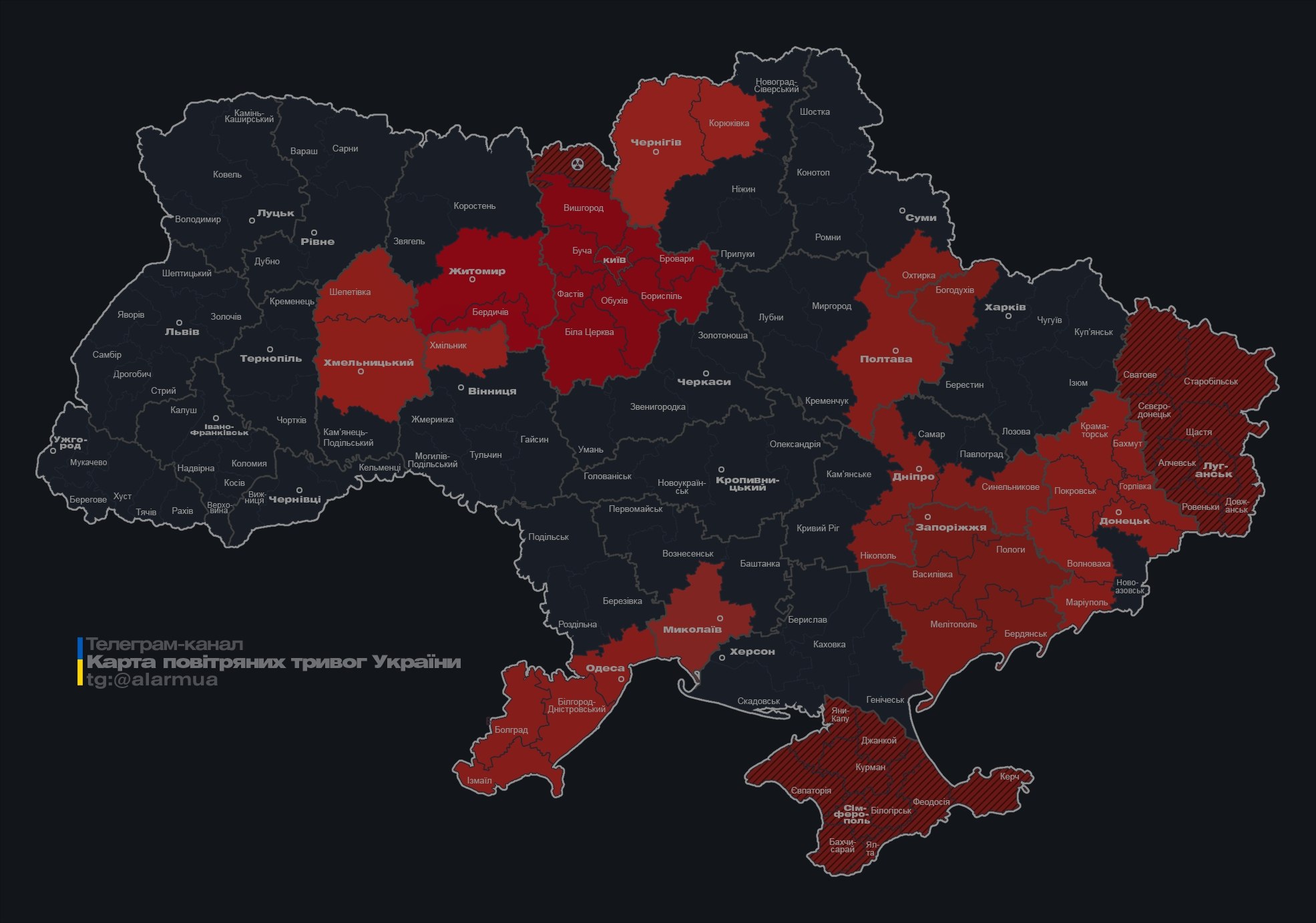У Києві пролунали гучні вибухи, дрони влучили в АЗС та склади