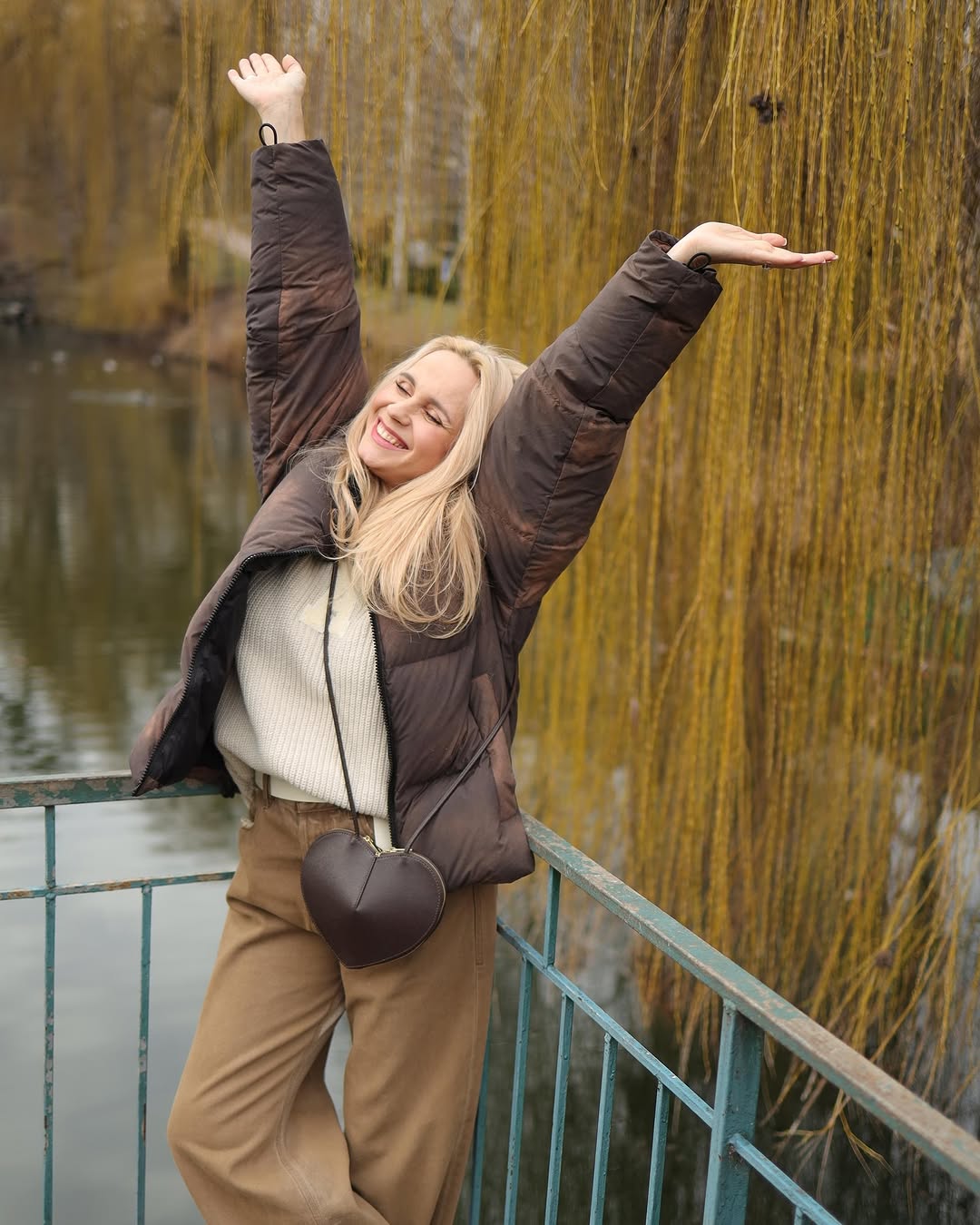 Как выглядят самые модные джинсы: Лилия Ребрик показала стильный "лук" на весну 2025