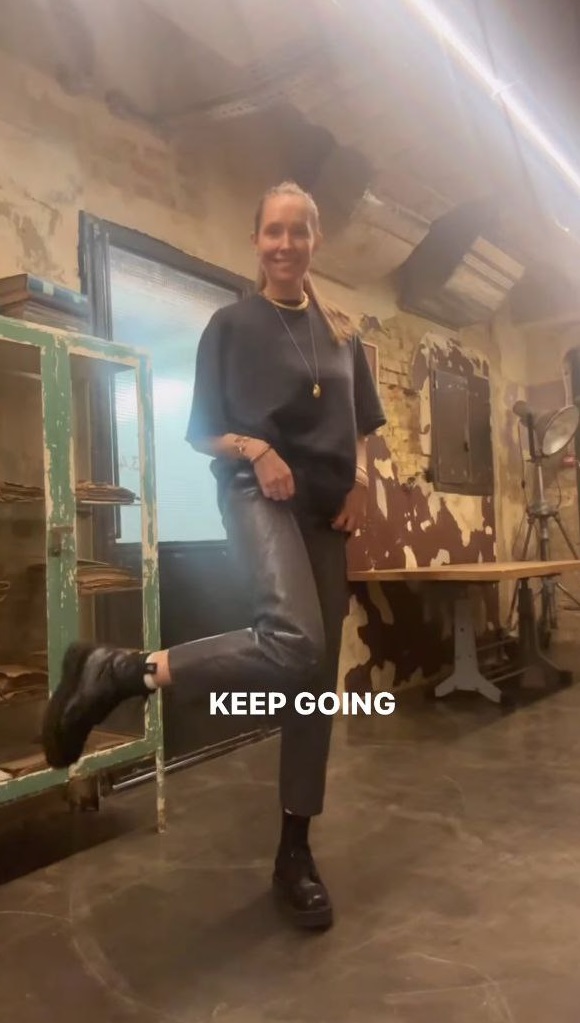 Шкіряні штани - тренд весни 2025: як їх носить Катя Осадча