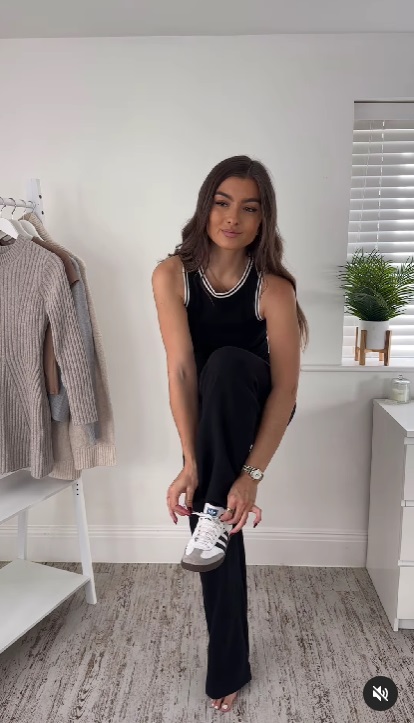 Как стилизовать серый свитер: блогерша показала 3 варианта на каждый день (видео)