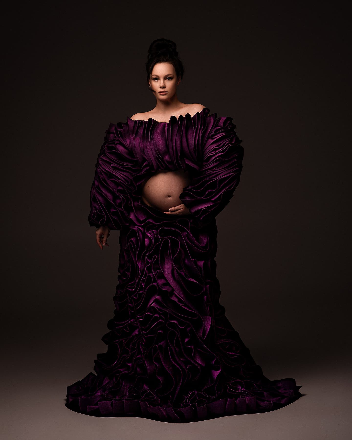 Вагітна дружина Позитива вразила сміливими кадрами у сукні з цікавим акцентом