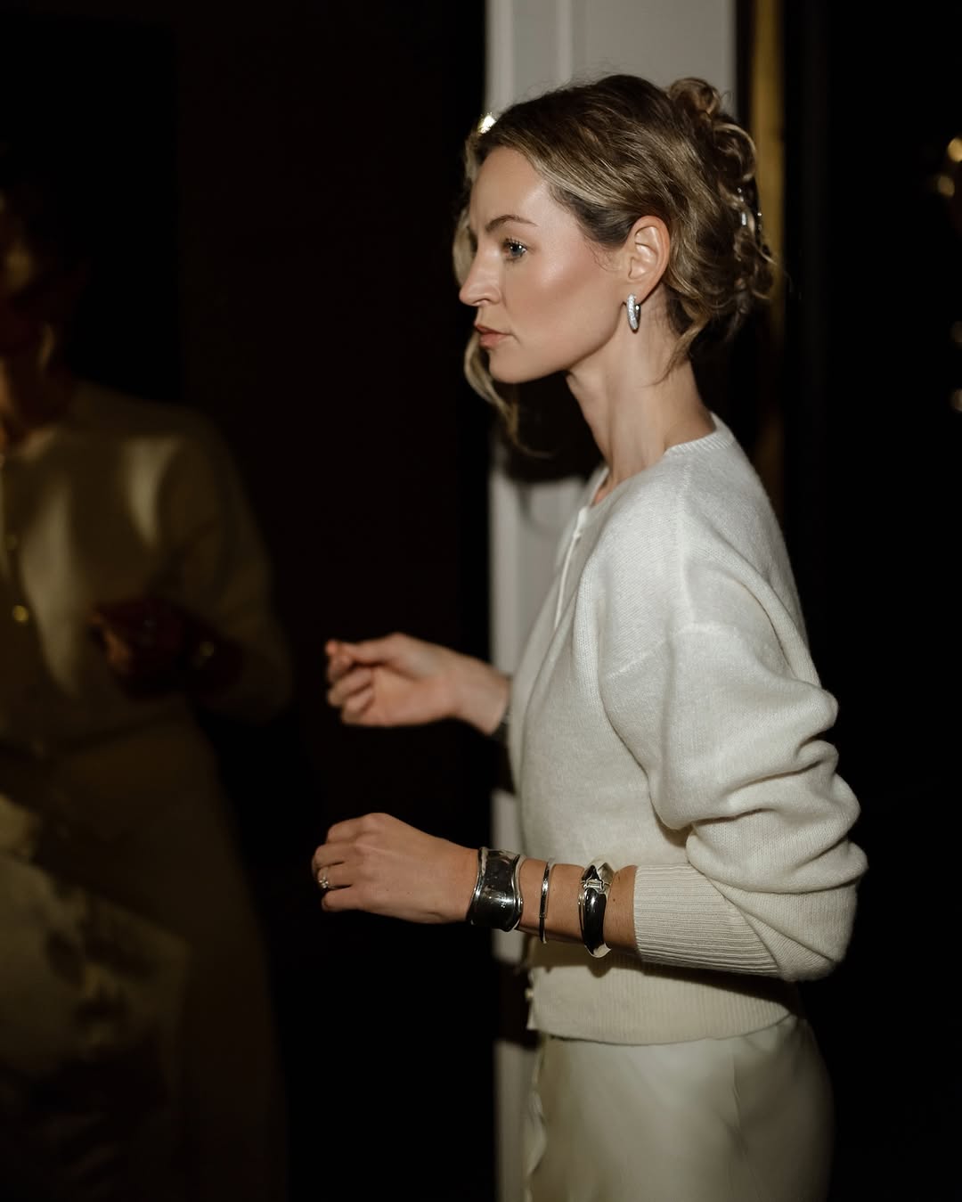 Total white look: элегантный образ на День Валентина, который сможет повторить каждая