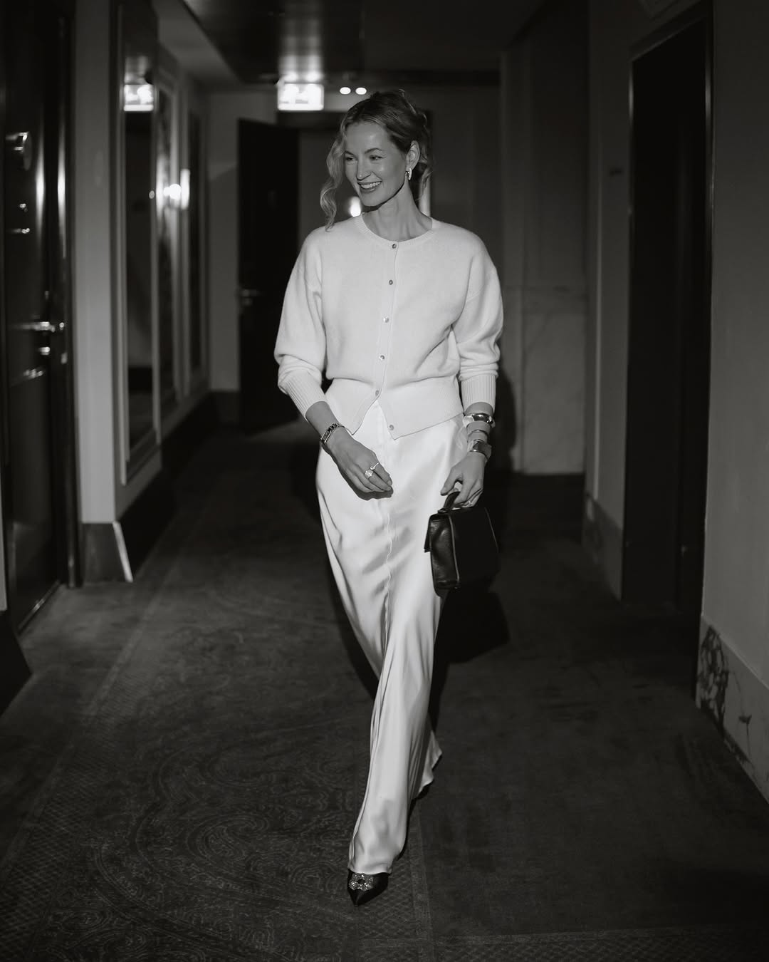 Total white look: элегантный образ на День Валентина, который сможет повторить каждая