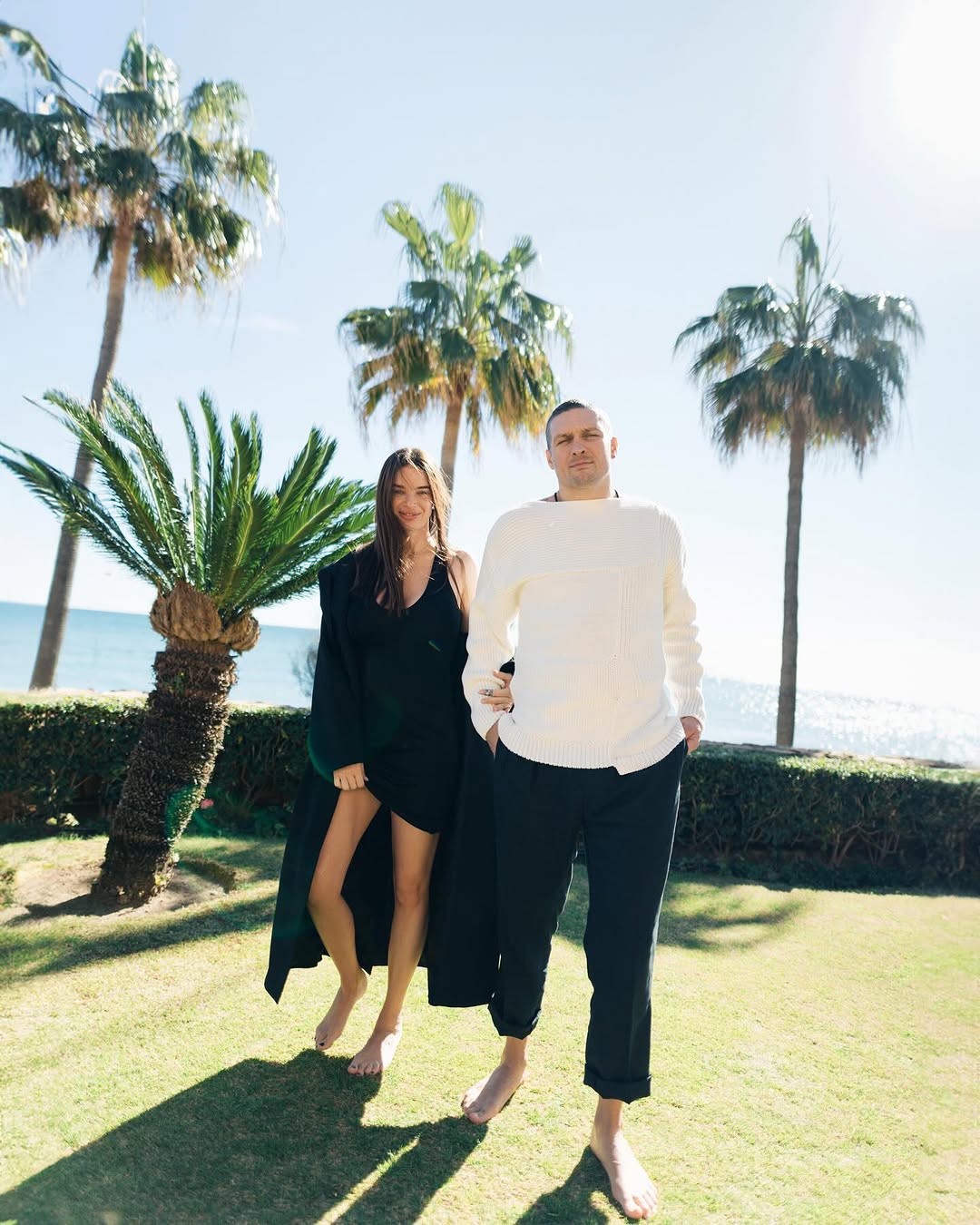 Дружина Усика замилувала новими фото в обіймах боксера