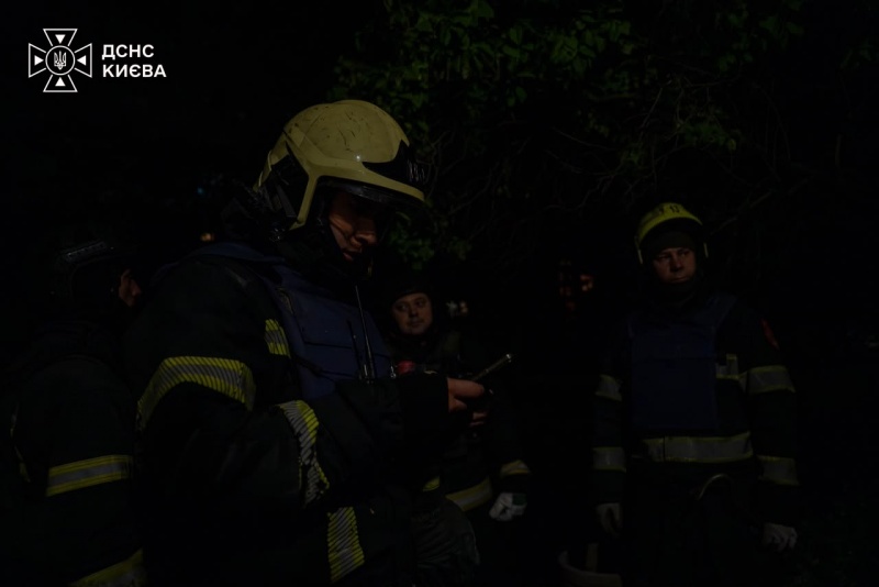 Kyiv hit by Russian strike: 5-story building damaged, people injured
