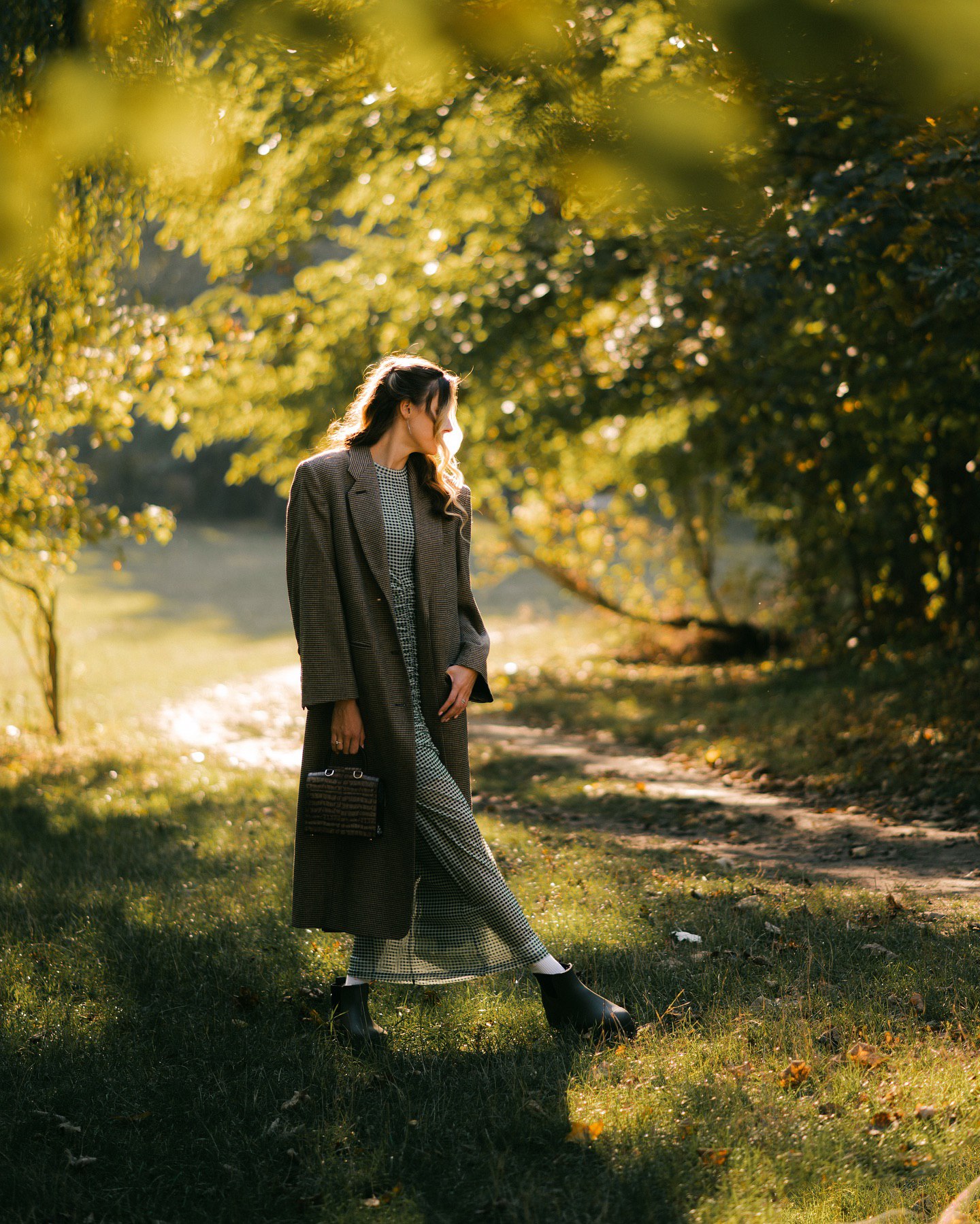 Массивное пальто и приталенное платье. Магучих показала стильный &quot;лук&quot; на осень (фото)