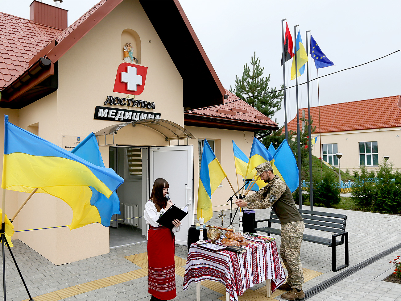 Козловський допоміг селу Городиславичі: там відкрили медцентр і ЦНАП