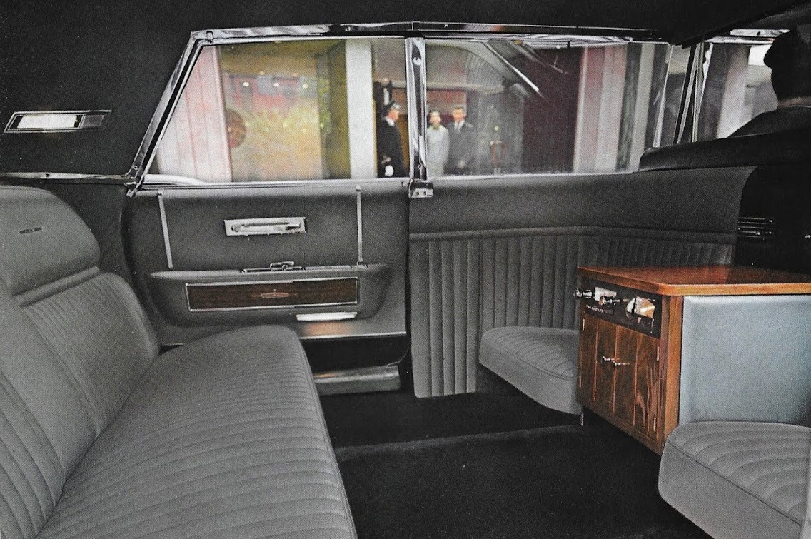 Колеса для Гуччи: какие роскошные автомобили можно увидеть в фильме "Дом Gucci"