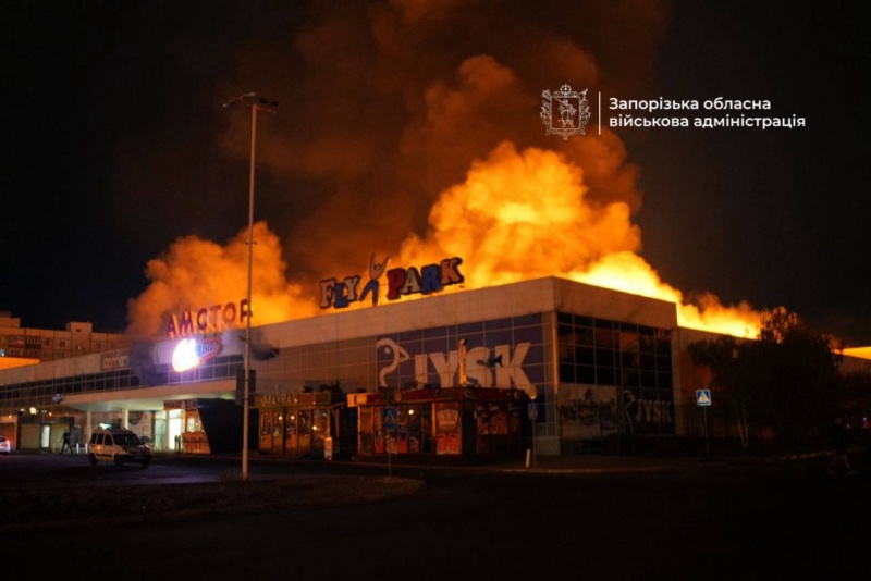 Russia strikes another shopping mall in Zaporizhzhia, fire breaks out