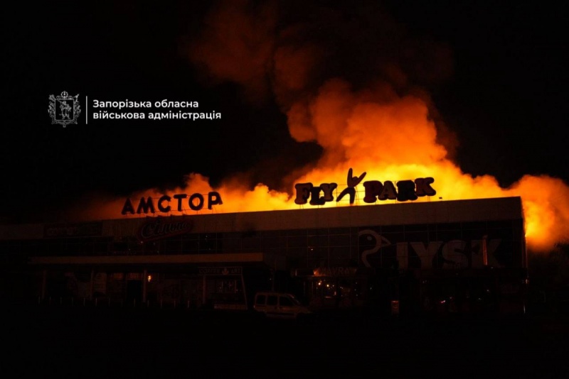 Russia strikes another shopping mall in Zaporizhzhia, fire breaks out