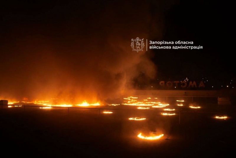 Russia strikes another shopping mall in Zaporizhzhia, fire breaks out