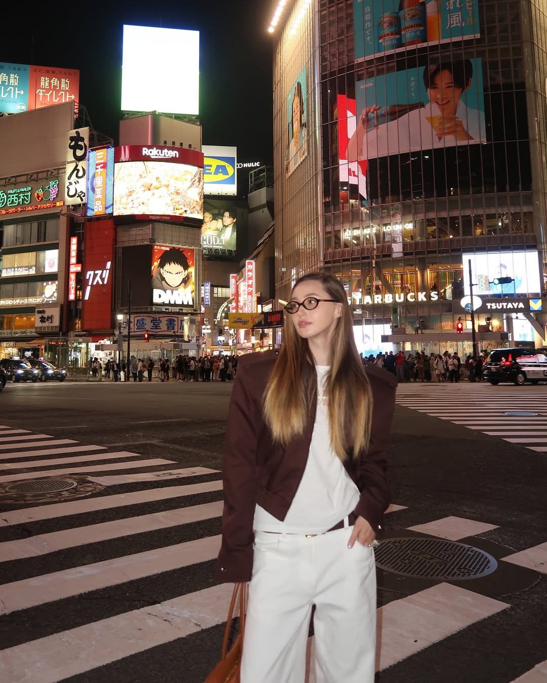 Как носить самые модные джинсы лета 2025: стильные идеи от Рамины и бывшей Тищенко