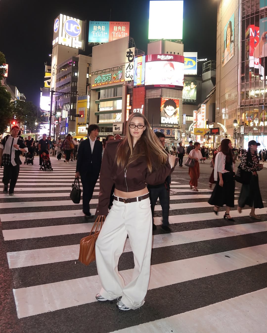 Как носить самые модные джинсы лета 2025: стильные идеи от Рамины и бывшей Тищенко