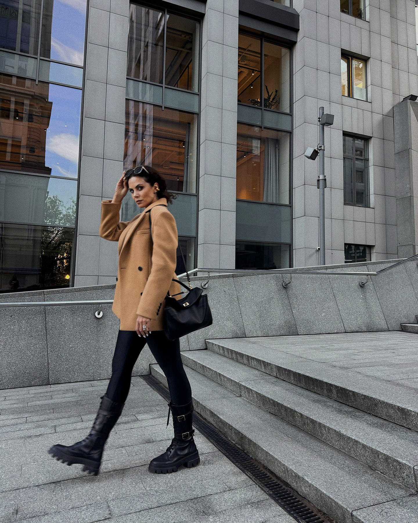 Уггі на підборах та черевики на масивній підошві: яке взуття носять українські зірки