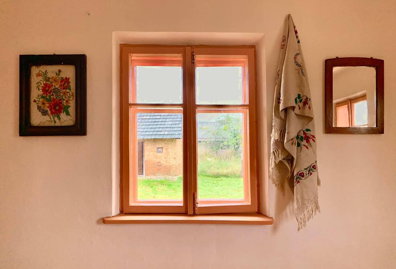 В Україні ремонтують старі хати та виставляють їх на продаж: як це виглядає (фото)