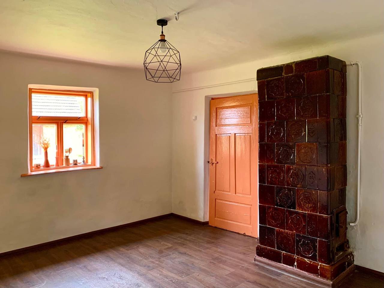 В Україні ремонтують старі хати та виставляють їх на продаж: як це виглядає (фото)