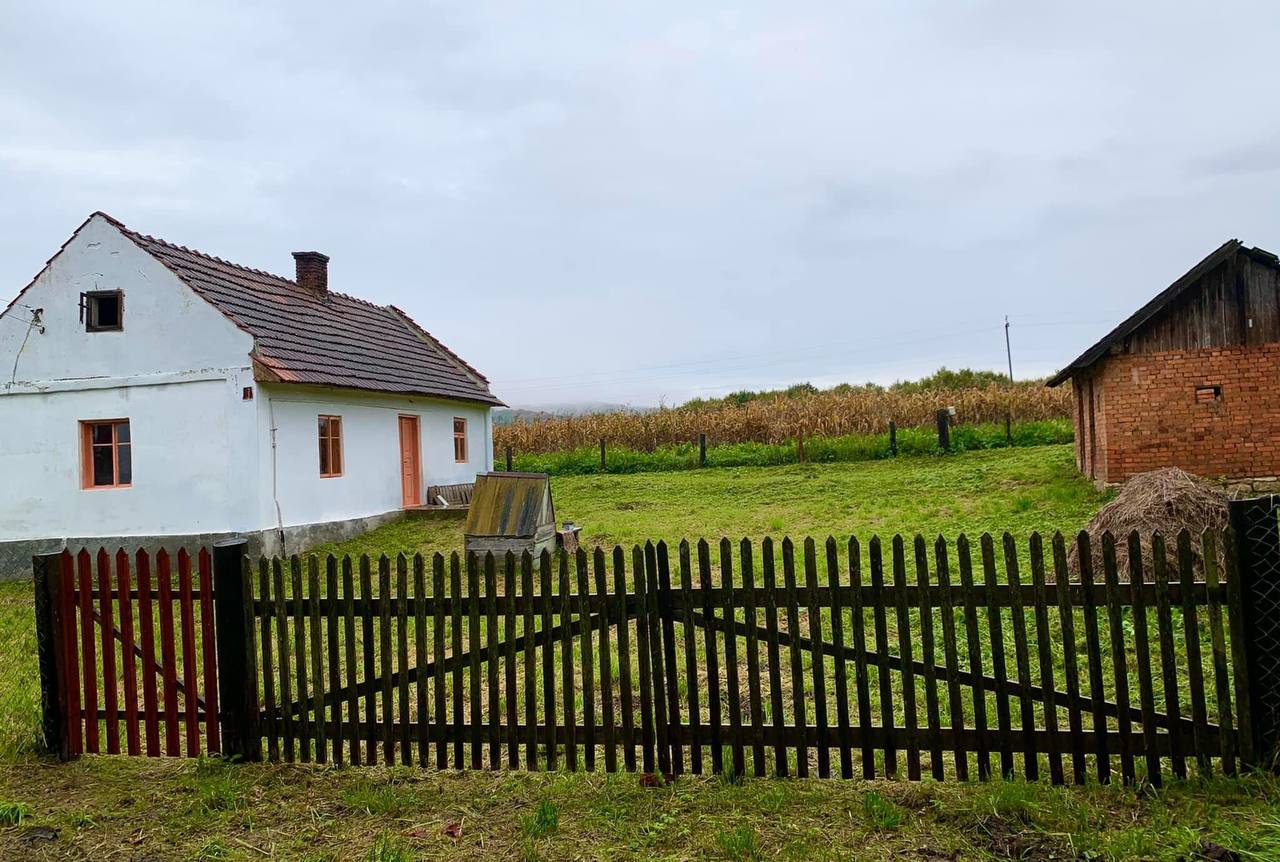 В Україні ремонтують старі хати та виставляють їх на продаж: як це виглядає (фото)