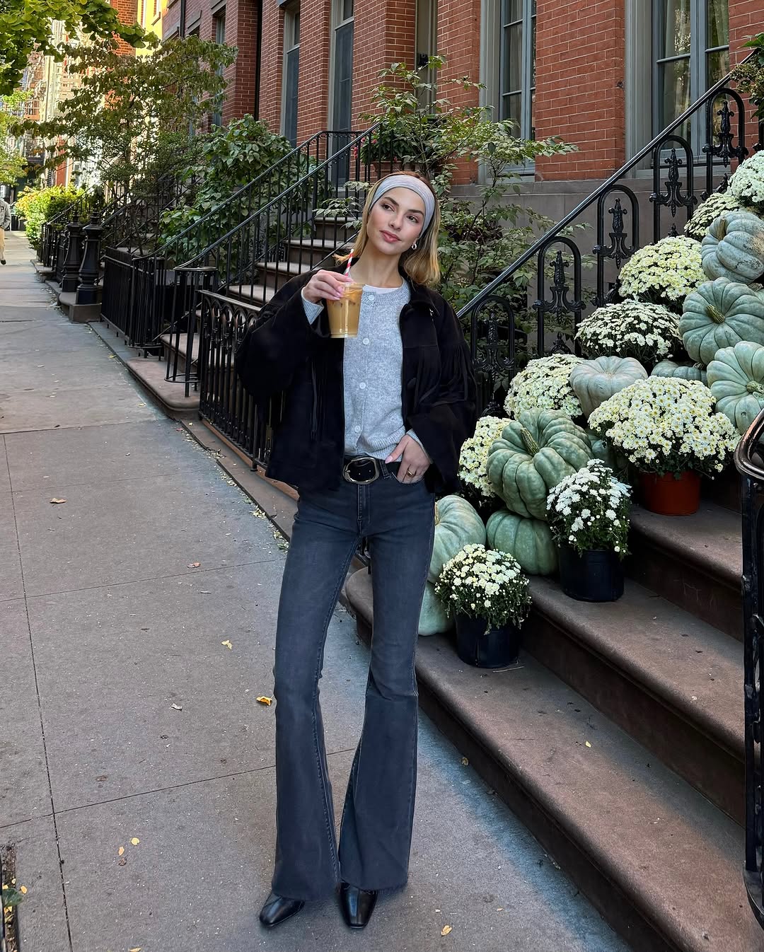 Як виглядає ретро-фасон джинсів, який знову став популярним серед модниць