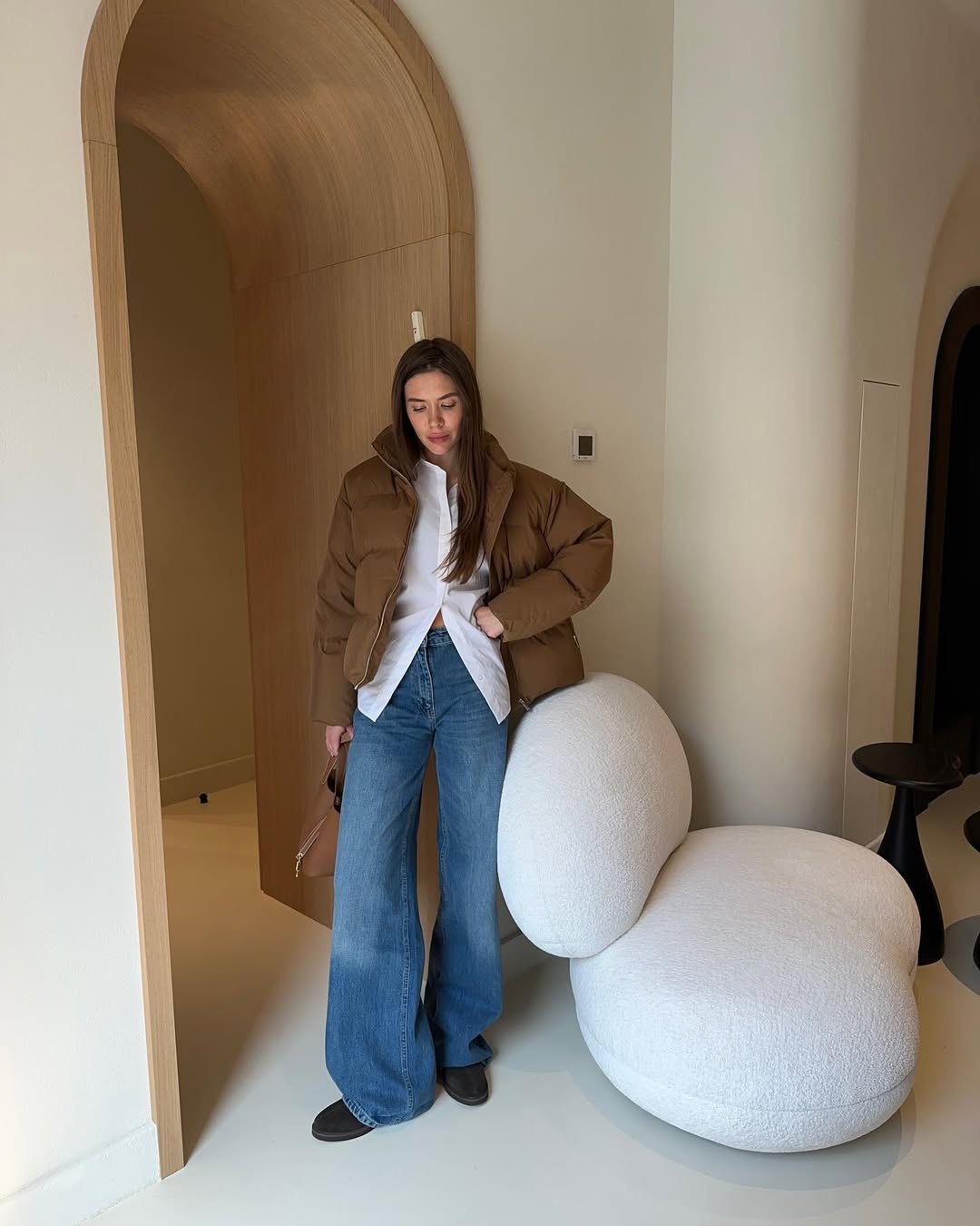 Як виглядає ретро-фасон джинсів, який знову став популярним серед модниць