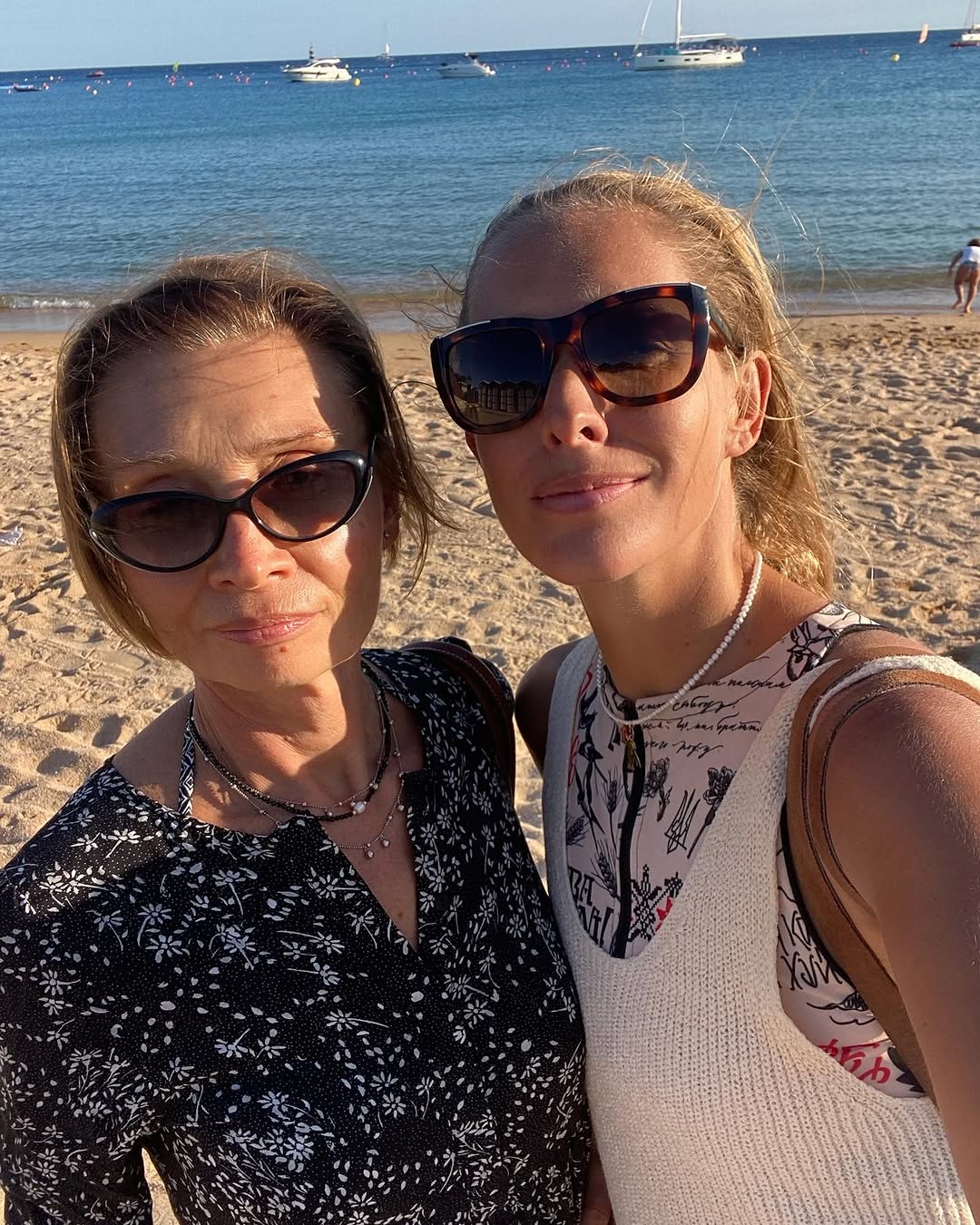 Катя Осадчая очаровала фото мамы-красавицы, которая выглядит намного моложе своих лет