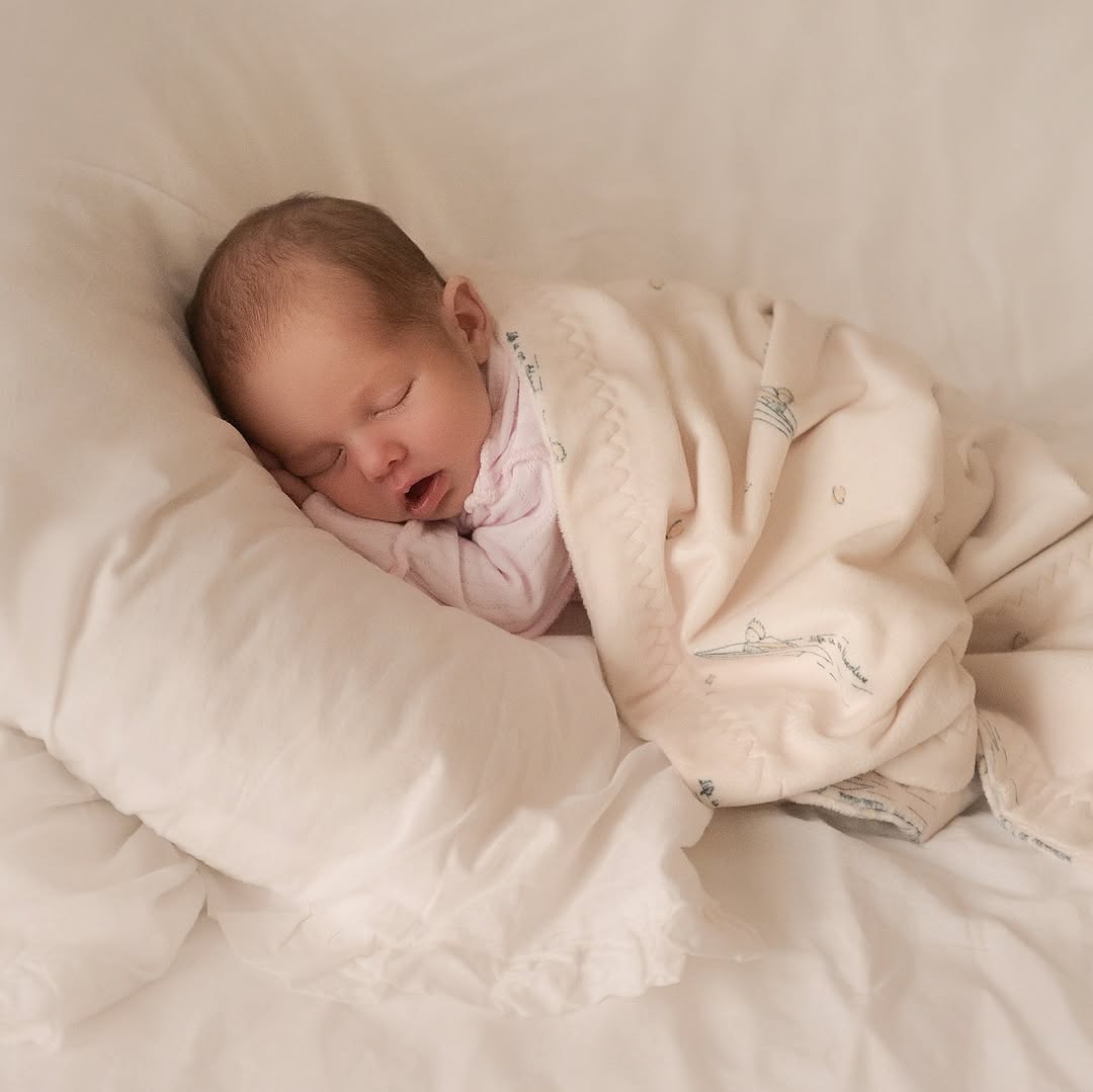 Дружина Позитива замилувала новими фото з маленькою донькою, яку називають копією тата