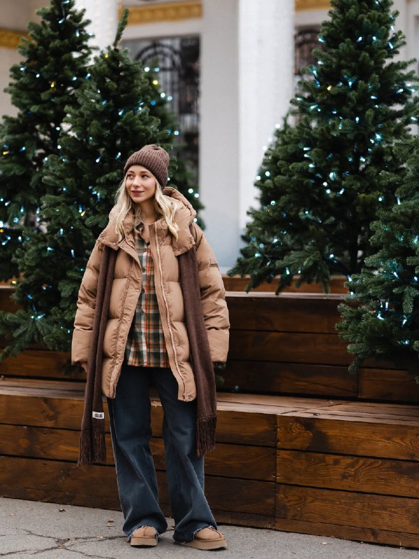 Пуховик, джинси та шарф: зимовий образ дружини Павліка, який варто повторити