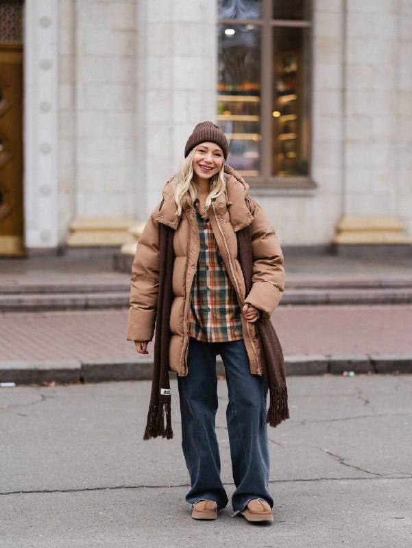 Пуховик, джинси та шарф: зимовий образ дружини Павліка, який варто повторити