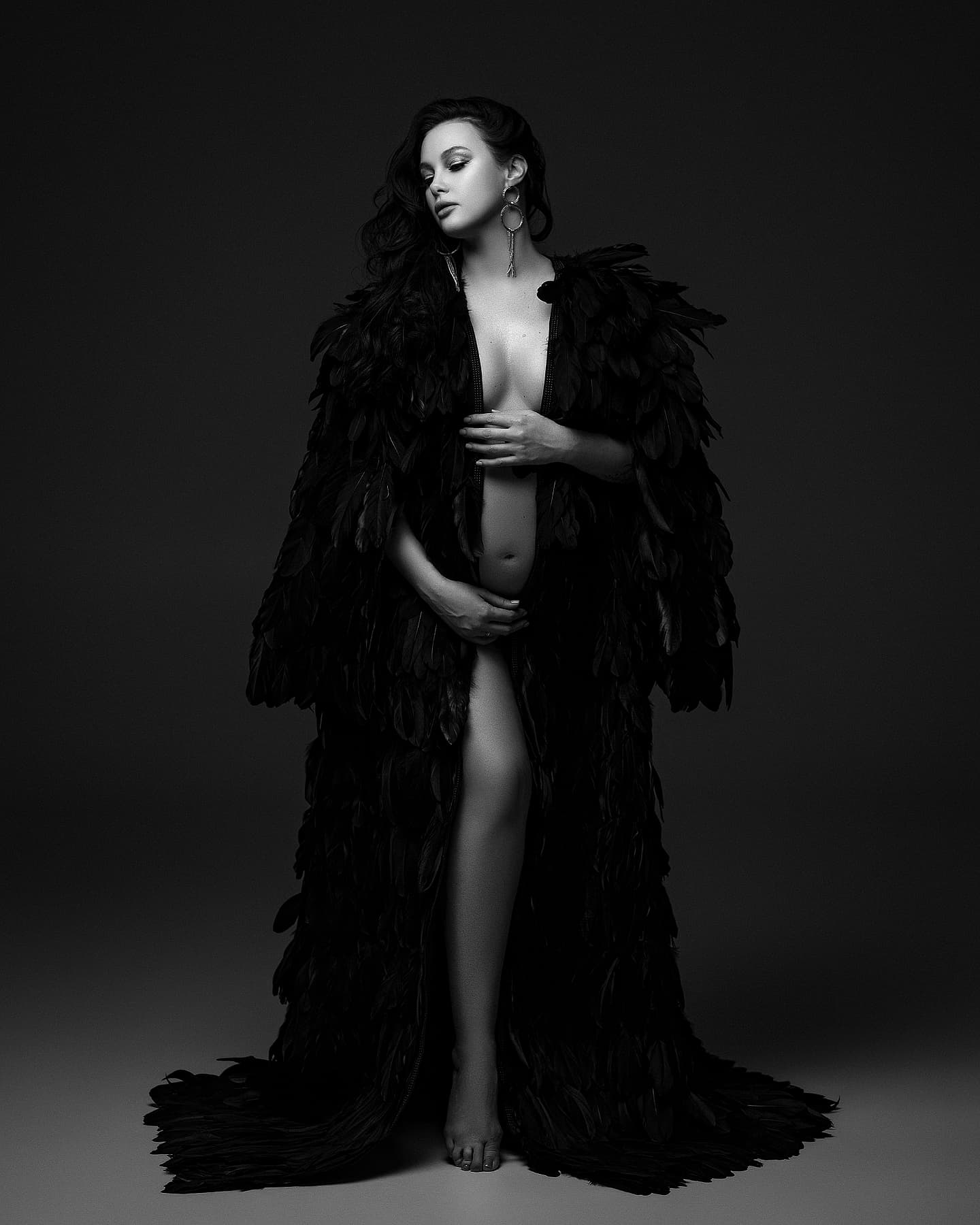 Жена Позитива очаровала смелыми фото без белья на последнем месяце беременности