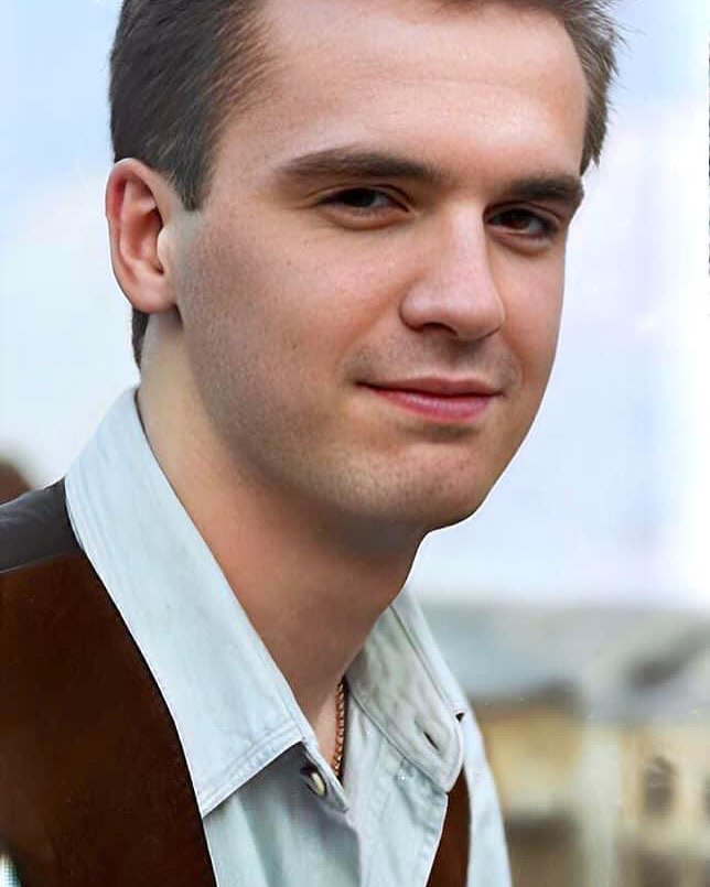 Пономарьов здивував архівним фото, на якому його важко впізнати: як він виглядав у молодості