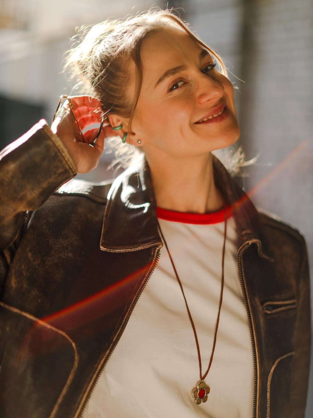 "Кожанки", которые никогда не выйдут из моды: как их носят Юла и Ольга Мартыновская