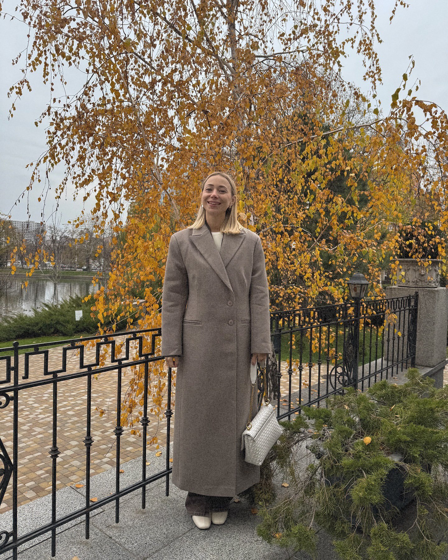 Теплое пальто на зиму: какие фасоны и тренды выбирают Злата Огневич, Кристина Горняк и жена Павлика