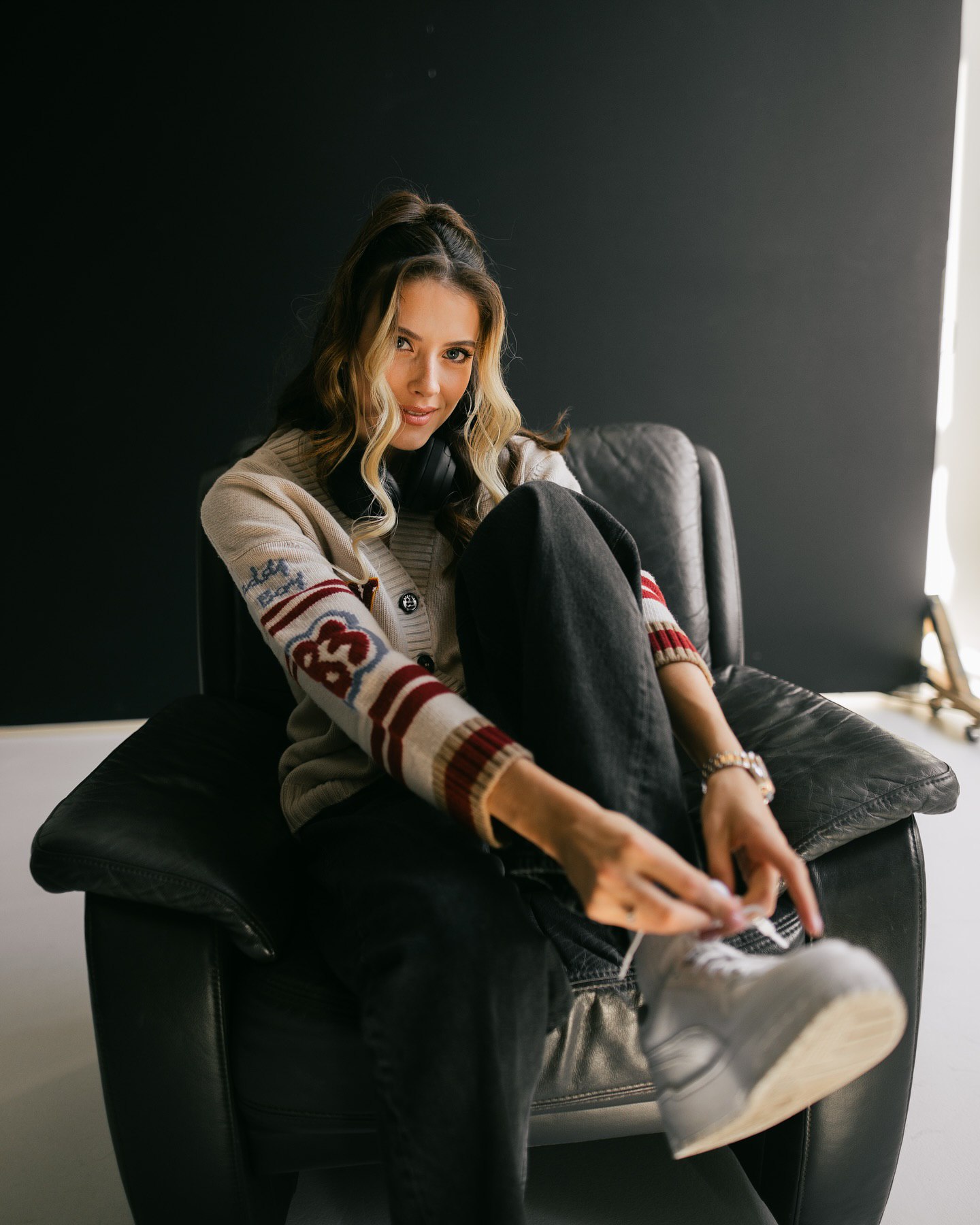 Звезды в восторге от этих фасонов джинсов: какие тренды выбирают Ефросинина, Магучих и Омаргалиева