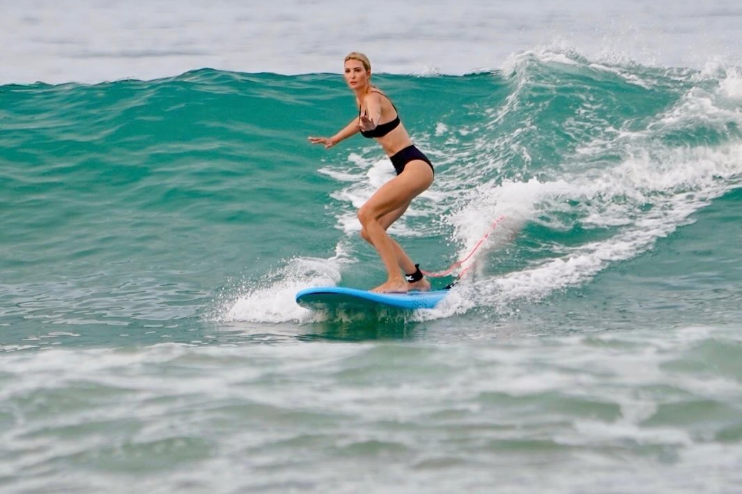 Иванка Трамп показала жаркие фото в купальнике: как она выглядит сейчас