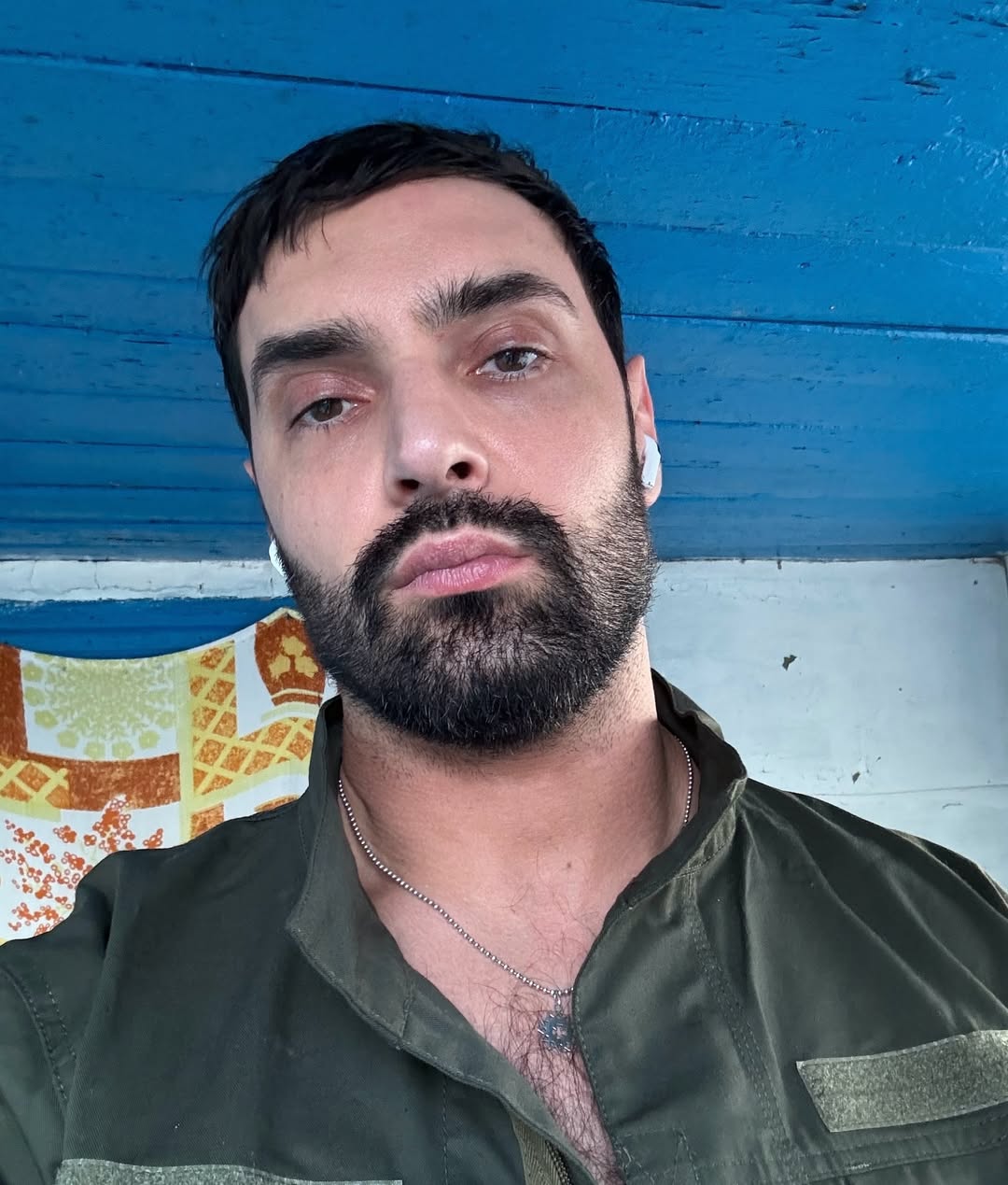 Виталию Козловскому - 40: жена певца трогательно поздравила его и показала семейное фото