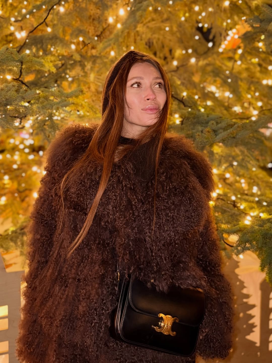 Шубы из экомеха стали хитом зимы 2025: как их носят Никитюк, Ефросинина и Светлицкая
