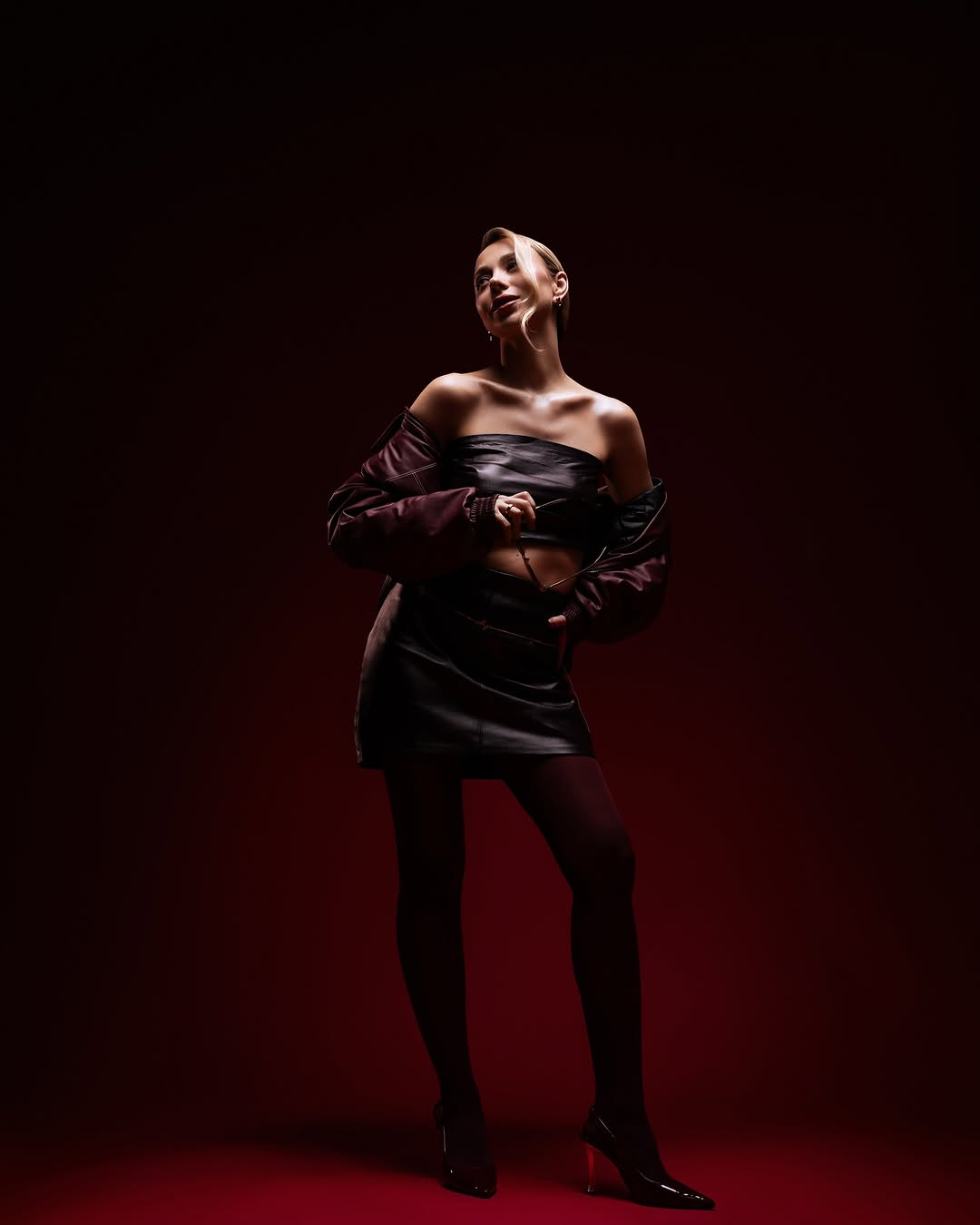 Мини-юбка и топ: жена Виктора Павлика показала образ на 8 марта, который сможет повторить каждая