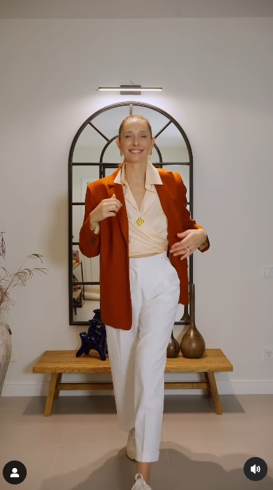 Весняний фаворит: Катя Осадча показала трендову річ у гардеробі на всі випадки життя