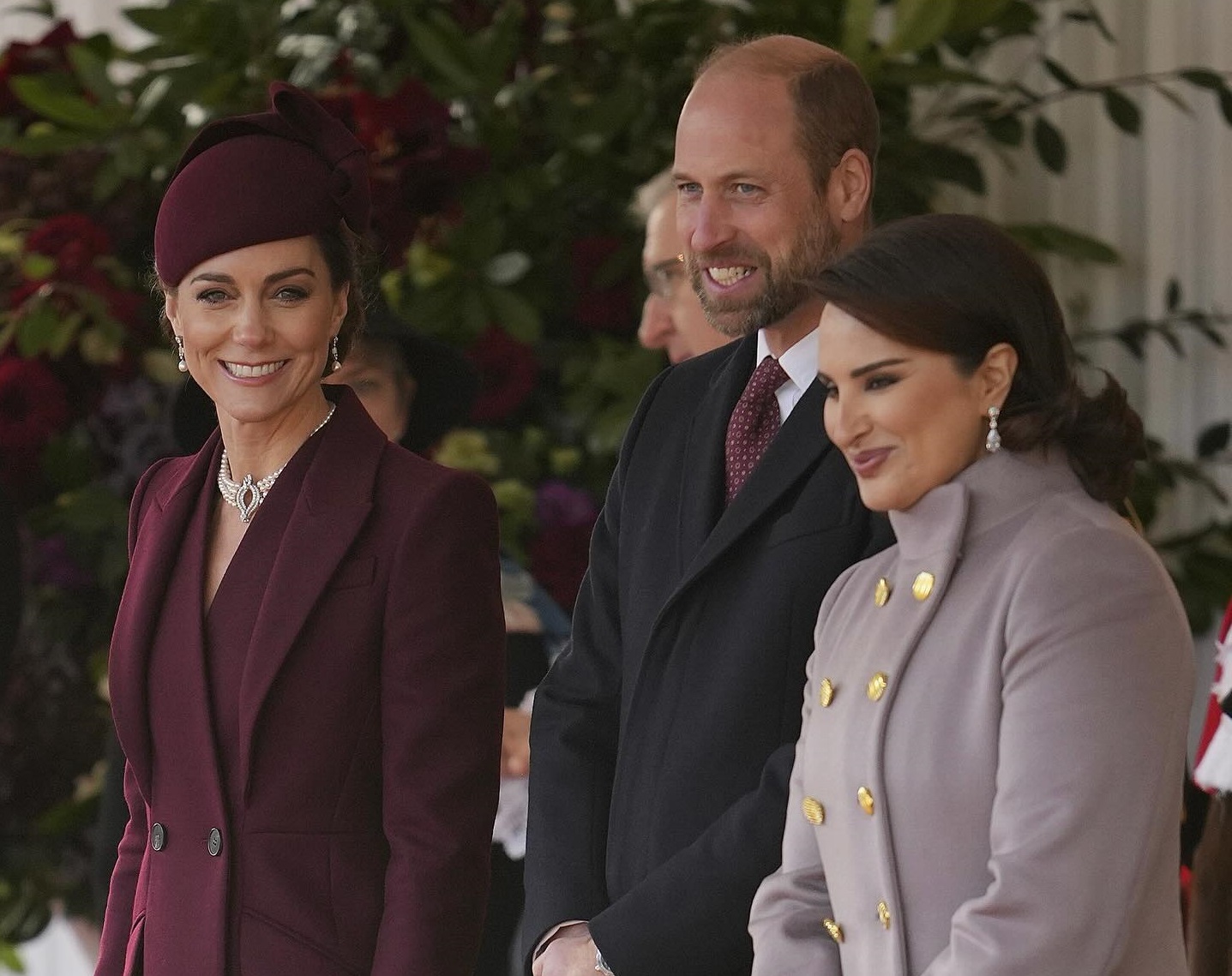 У пальто кольору бургунді. Кейт Міддлтон вперше за довгий час вийшла у світ (фото)