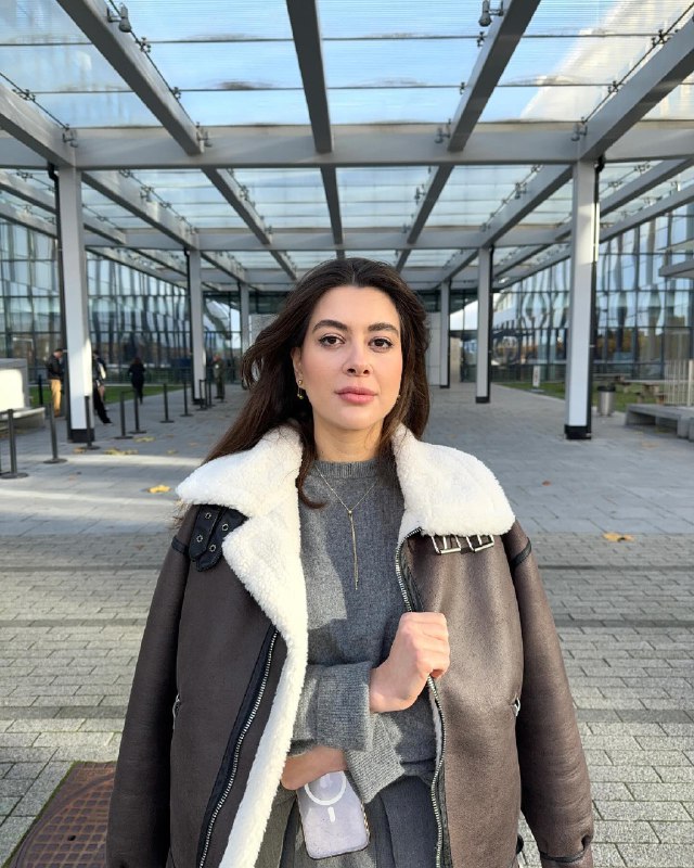 Какие дубленки считают самыми модными в этом году: Рамина и Астафьева показали тренды на зиму 2024-2025