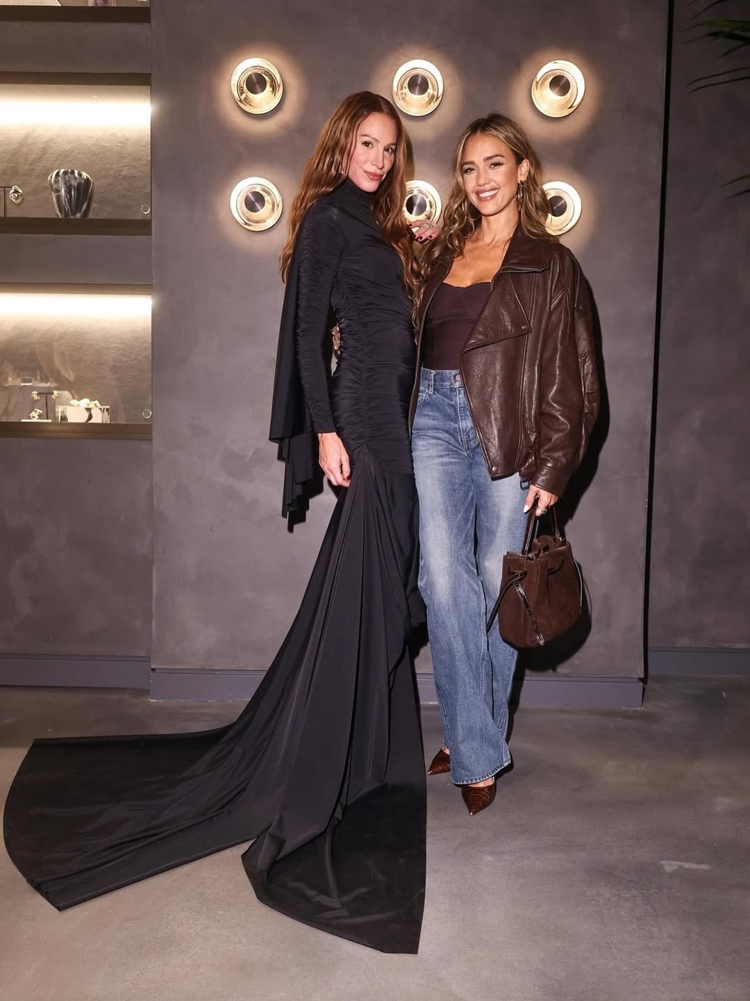 Шкіряні куртки - тренд осені 2025: які фасони та відтінки обирають світові зірки