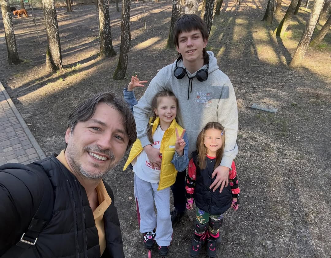 Притула умилил новыми фото с детьми: как изменились его сын и дочери