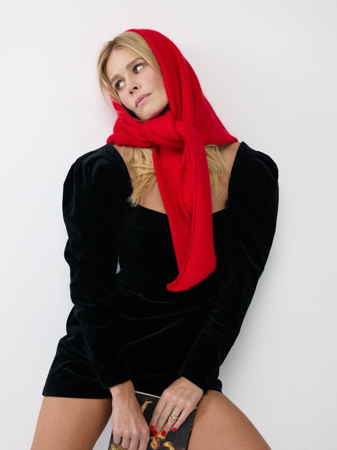 Какие головные уборы выбирают звезды: примеры от Кузнецовой, жены Решетника и Джамалы