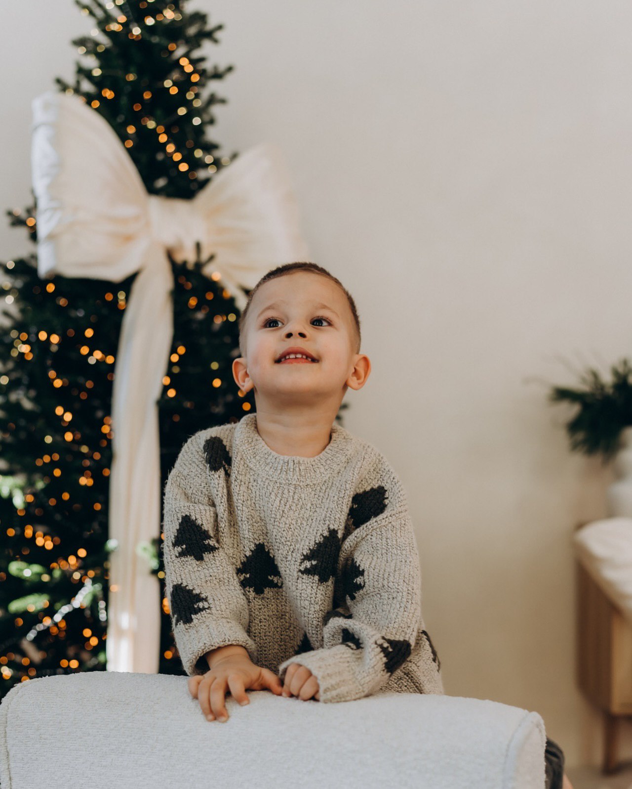 Дружина Віктора Павліка зачарувала новорічною фотосесією із сином: &quot;Цей світ для тебе&quot;